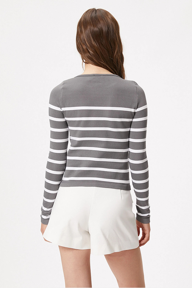 Long-sleeve-round-neck-t-shirt-1c