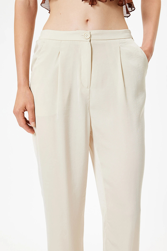 Wide-leg-velvet-pants-3e